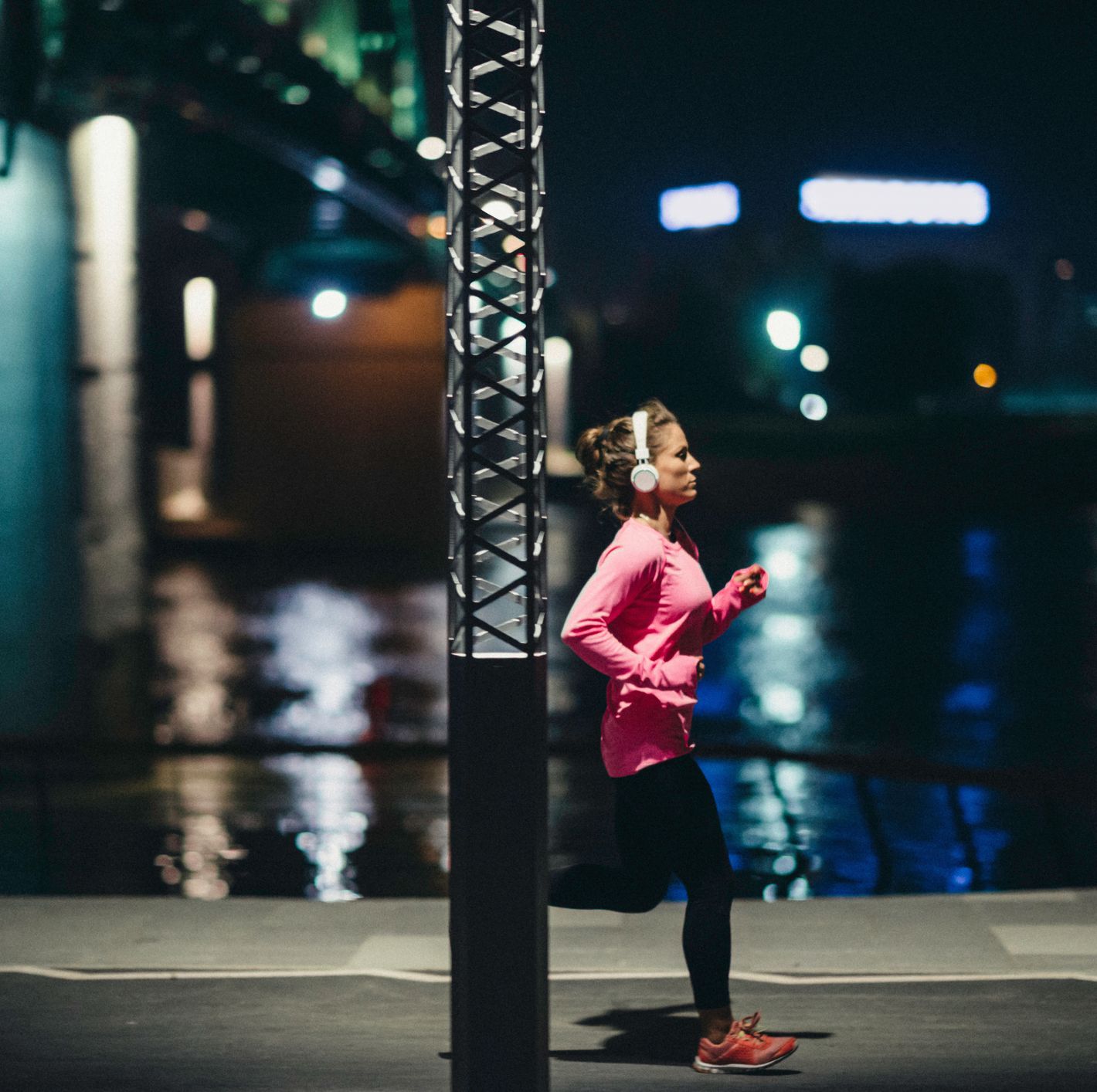 how to stay safe running in the dark