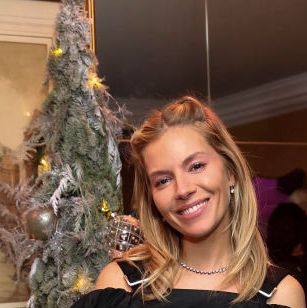 sienna miller claridge's christmas tree 2022 party with jimmy choo