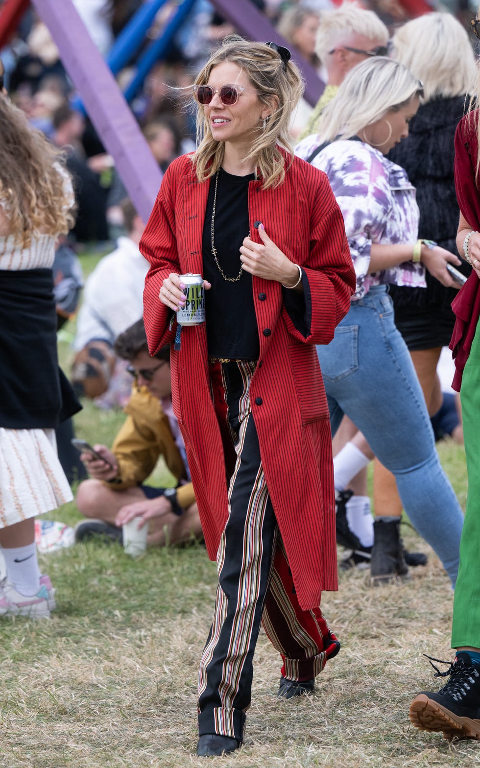 sienna miller serves boho glastonbury inspiration with a twist in chloe at la premiere