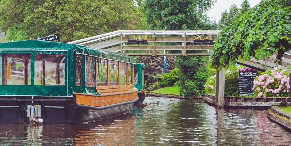 Sightseeing boat in Giethoorn