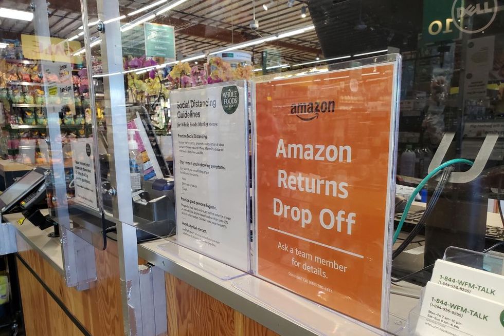 https://hips.hearstapps.com/hmg-prod/images/sign-for-amazon-returns-at-the-customer-service-desk-of-a-news-photo-1656013295.jpg?crop=1.00xw:0.891xh;0,0.0635xh&resize=980:*