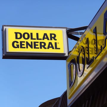 dollar general shares drop after weak quarterly earnings outlook