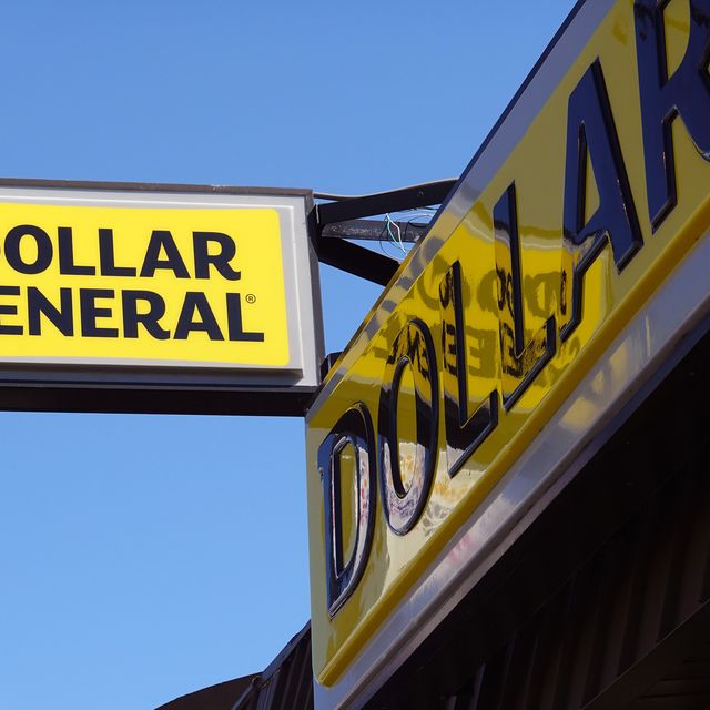 dollar general shares drop after weak quarterly earnings outlook