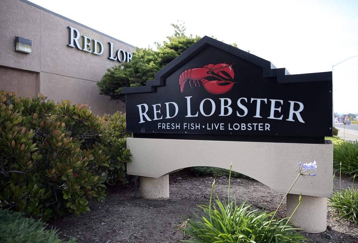 preview for Julia Tries ALL Of Red Lobster's Most Famous Menu Items