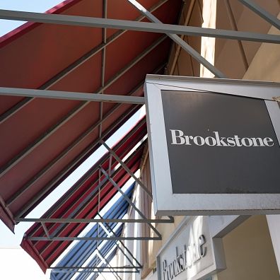 Brookstone closing