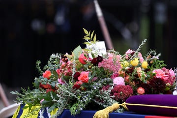 london, england   september 19 flowers are seen on the coffin of britains queen elizabeth as it is carried in the procession to westminster abbey on september 19, 2022 in london, england members of the public are able to pay respects to her majesty queen elizabeth ii for 23 hours a day from 1700 on september 18, 2022 until 0630 on september 19, 2022 queen elizabeth ii died at balmoral castle in scotland on september 8, 2022, and is succeeded by her eldest son, king charles iii photo by hannah mckay  wpa poolgetty images