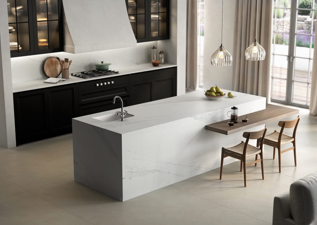 https://hips.hearstapps.com/hmg-prod/images/silestone-kitchen-usa-ethereal-dusk-1658431178.jpg?crop=0.9466666666666667xw:1xh;center,top&resize=1200:*