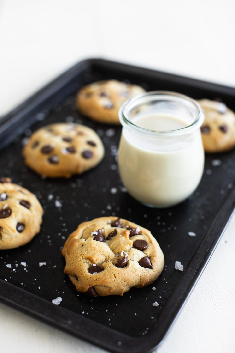 Dish, Food, Cuisine, Chocolate chip cookie, Baking, Ingredient, Cookie dough, Dessert, Snack, Baked goods, 