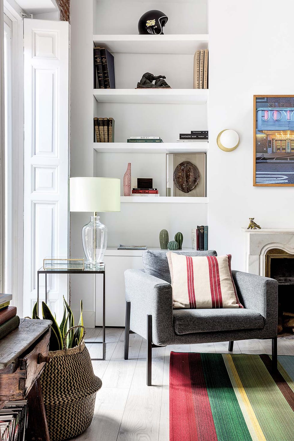 Living room, Furniture, Room, Shelf, Interior design, Property, Shelving, Home, Building, Floor, 
