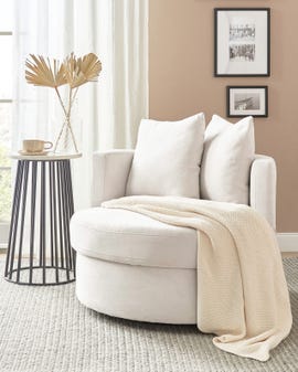 sillón de tela giratorio beige claro
