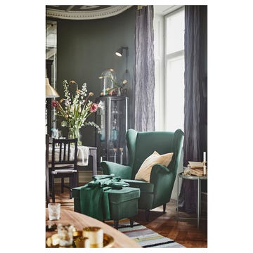 sillón orejero strandmon en verde oscuro