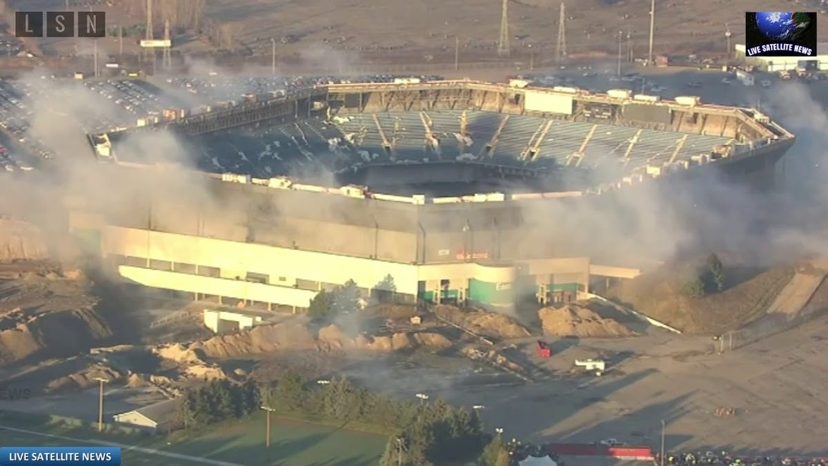 Demolition fails to bring down former home of Detroit Lions 