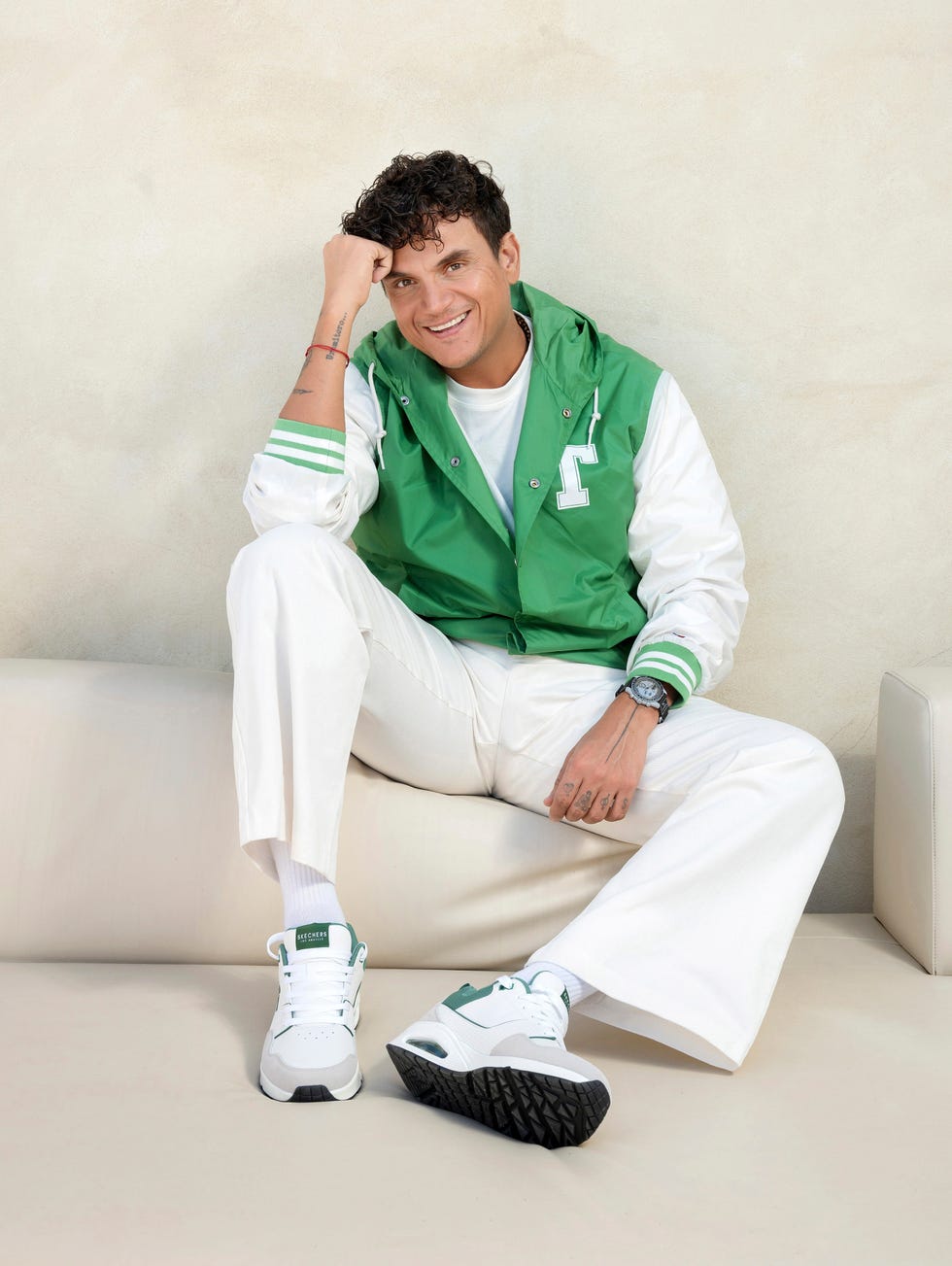 el cantante silvestre dangond posa para su entrevista con la revista diez minutos
