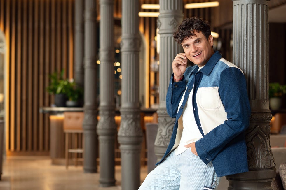 el cantante silvestre dangond posa para su entrevista con la revista diez minutos