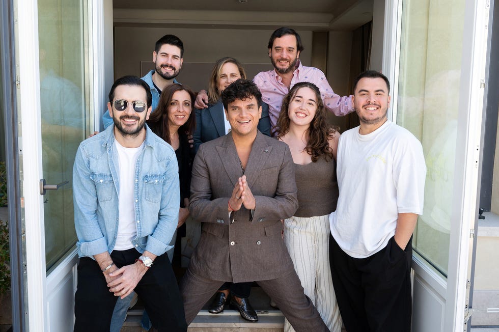 el cantante silvestre dangond posa para su entrevista con la revista diez minutos