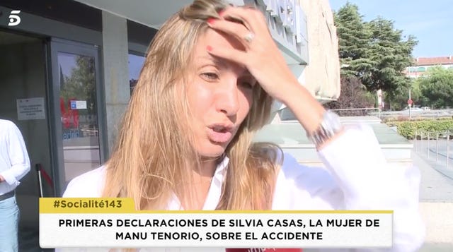 Manu Tenorio se encuentra ingresado en el Hospital La Paz, debido a las heridas que sufrió tras recibir una descarga eléctrica en un accidente doméstico que le ha provocado quemaduras de segundo grado.