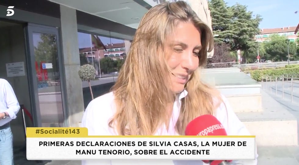 El cantante Manu Tenorio se encuentra ingresado en el Hospital La Paz, debido a las heridas que sufrió tras recibir una descarga eléctrica en un accidente doméstico que le ha provocado quemaduras de segundo grado. 