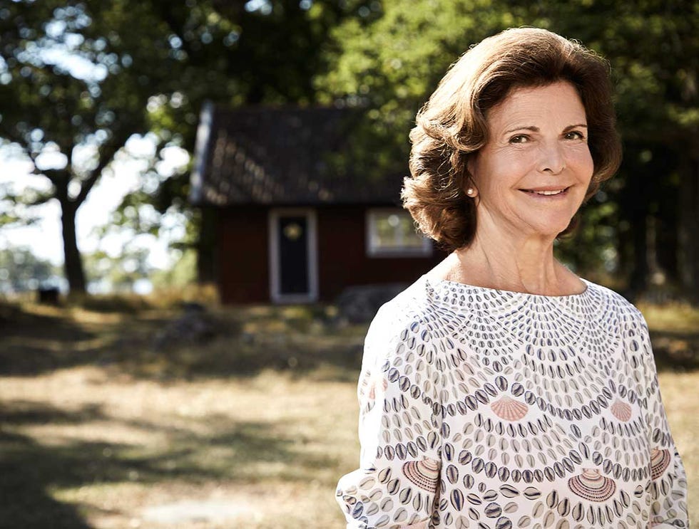La reina Silvia de Suecia posa con motivo de su 75 cumpleaños.