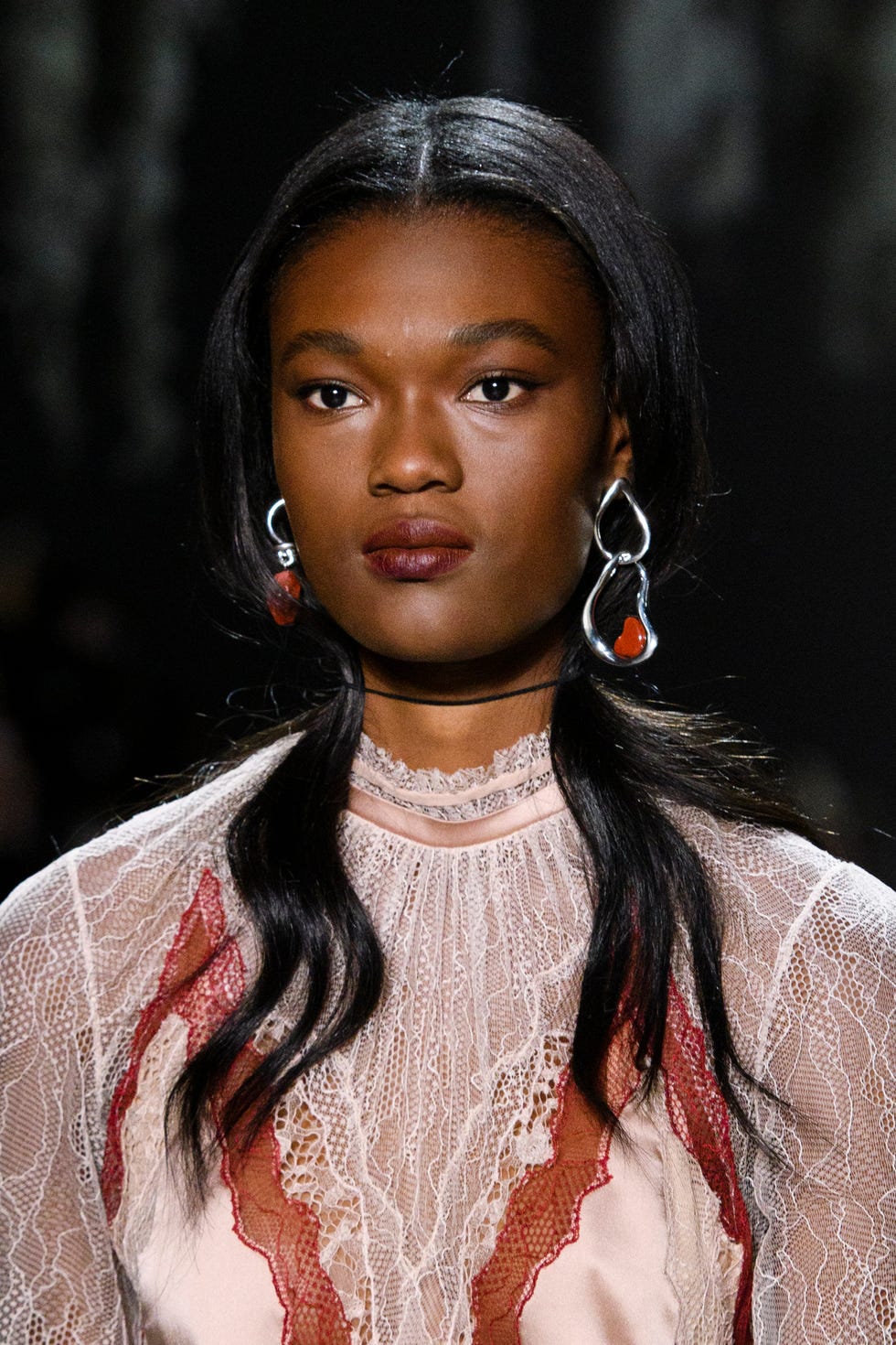 Hair, Face, Fashion, Beauty, Hairstyle, Lip, Black hair, Runway, Haute couture, Fashion show, 