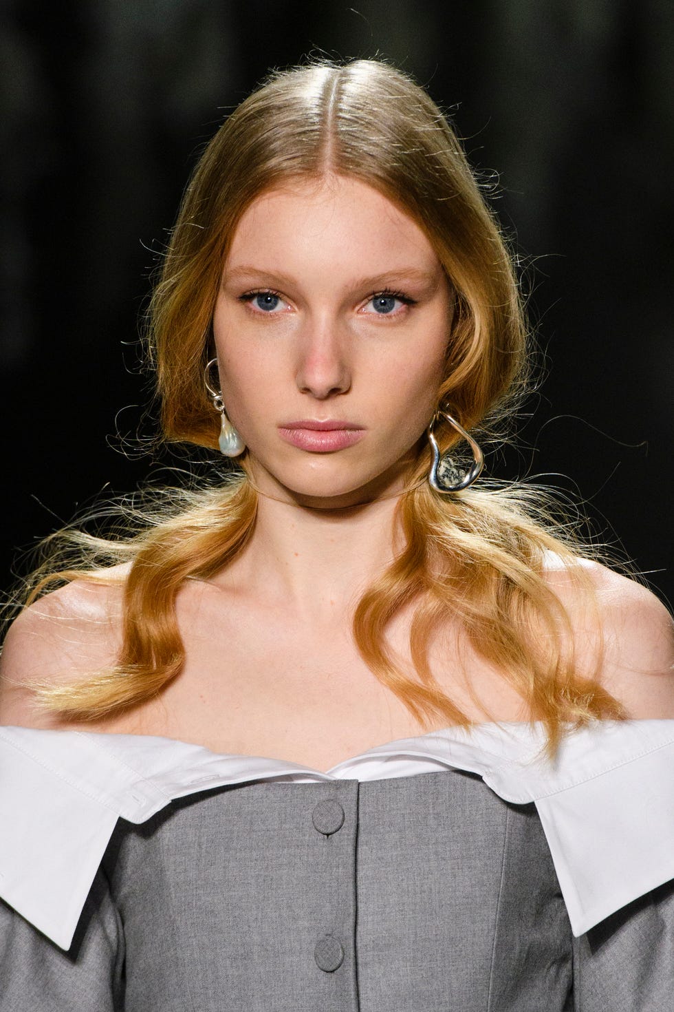 Hair, Fashion model, Face, Fashion, Hairstyle, Blond, Eyebrow, Lip, Beauty, Long hair, 