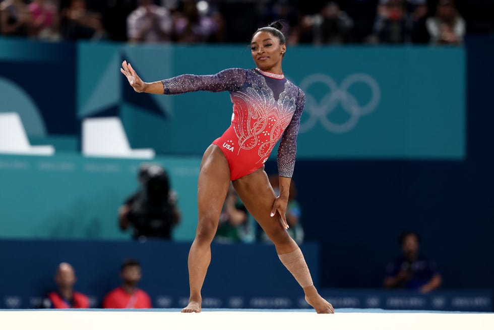 paris, france august 05 simone biles of team united states competes in the artistic gymnastics womens floor exercise final on day ten of the olympic games paris 2024 at bercy arena on august 05, 2024 in paris, france photo by naomi bakergetty images