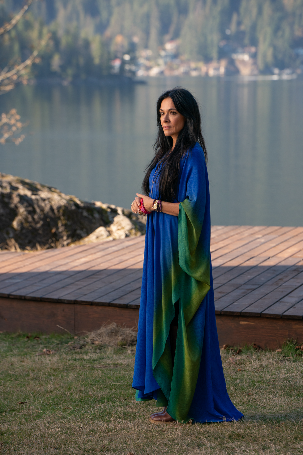 simone kessell wearing a long blue and green caftan as lottie in yellowjackets, "qui"