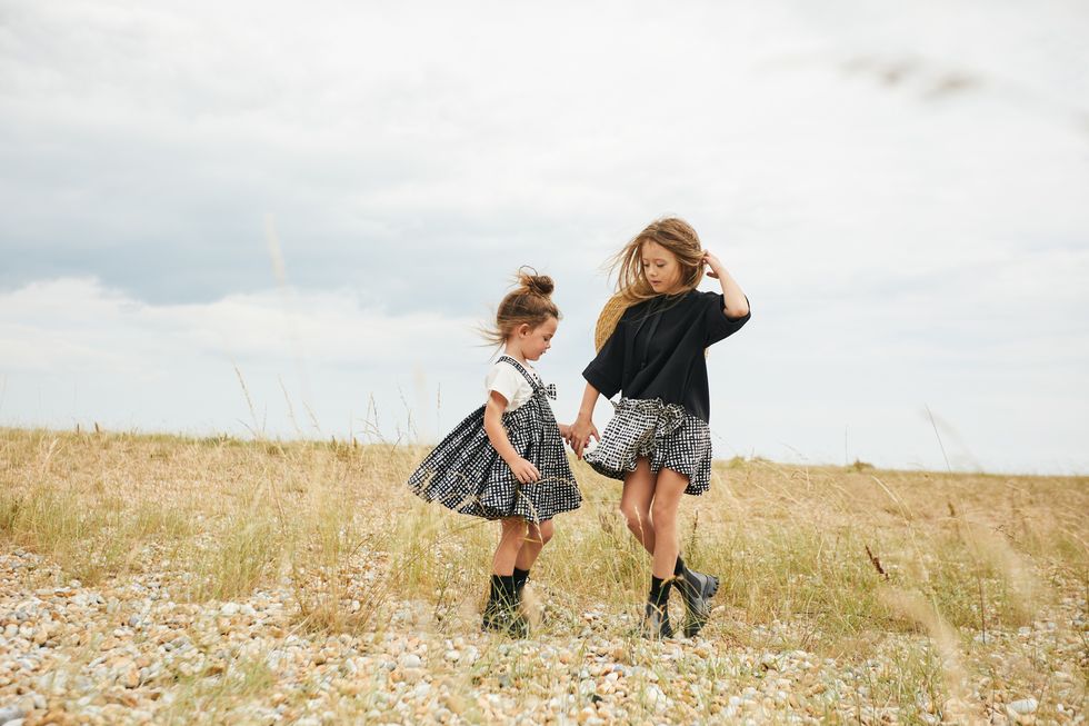 Hair, Shoe, Mammal, Happy, People in nature, Child, Baby & toddler clothing, Interaction, Grassland, Plain, 