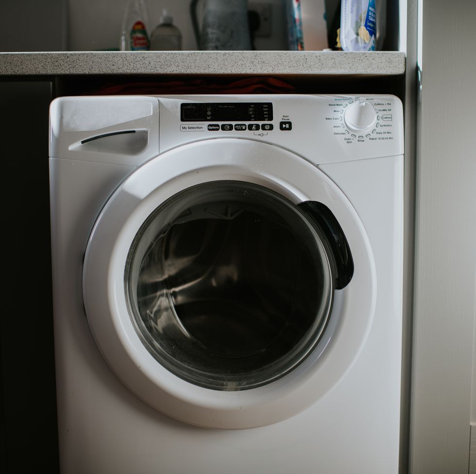 simple image of a modern washing machine