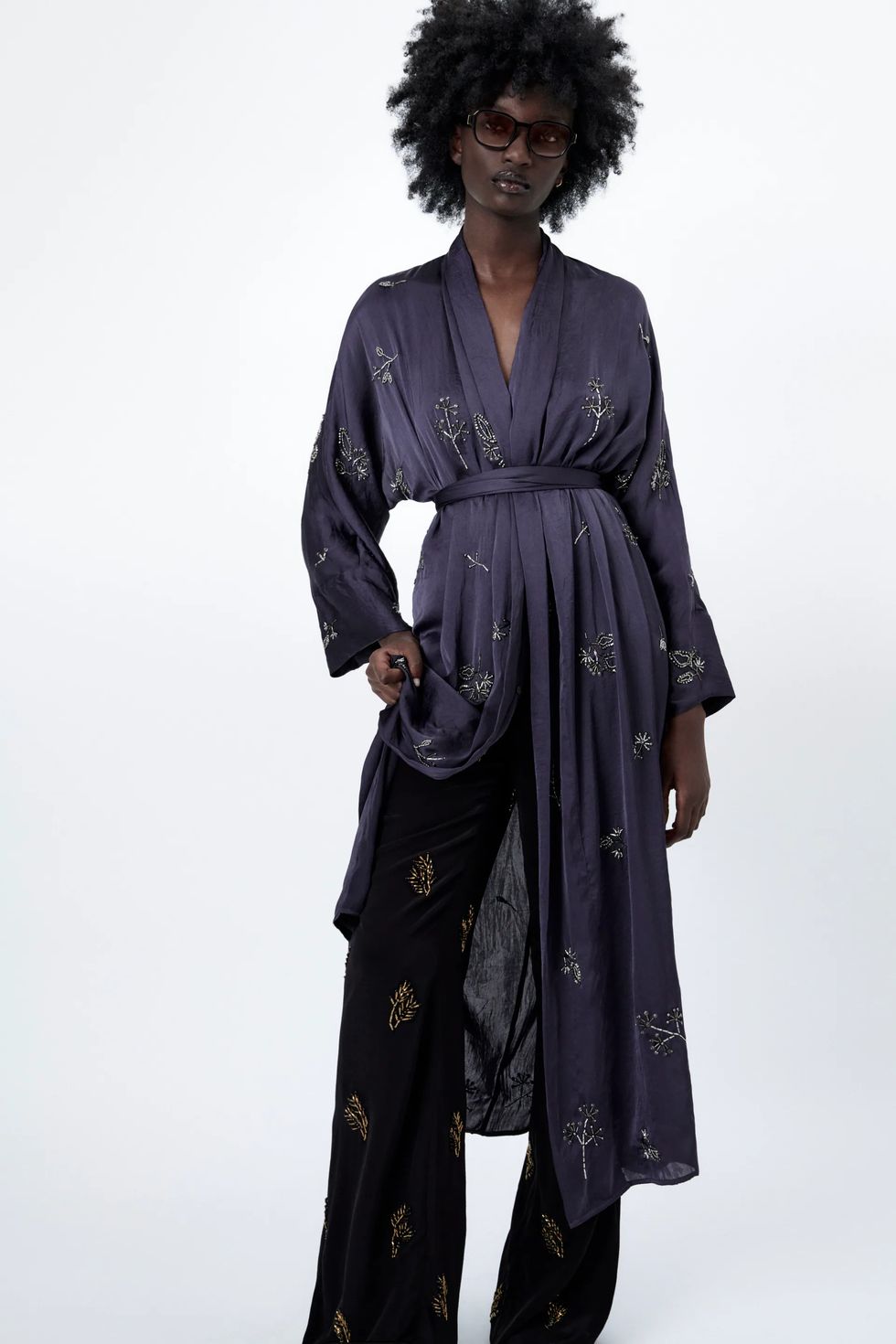 Las invitadas más ideales piensan en este vestido kimono Zara como su mejor opción para sus bodas de septiembre