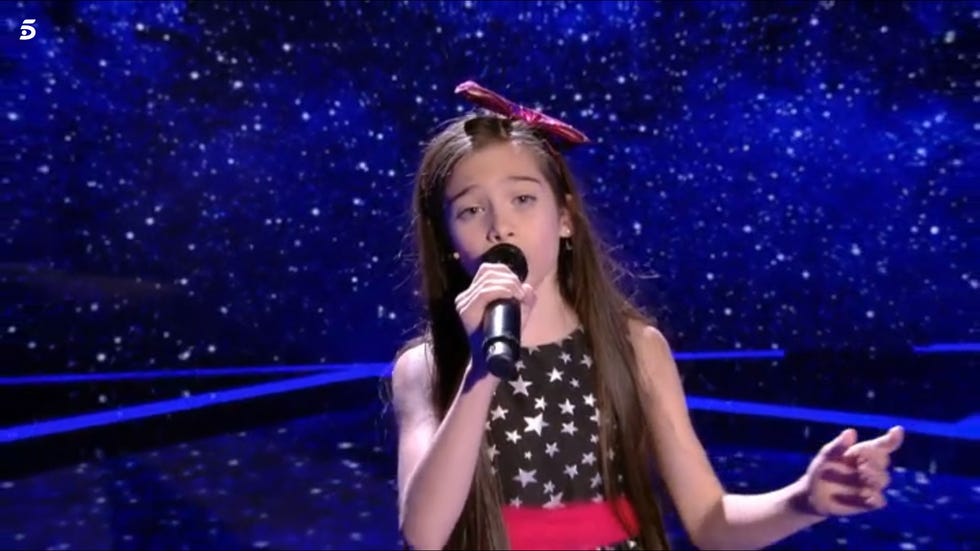 Music artist, Performance, Entertainment, Singing, Singer, Performing arts, Song, Music, Talent show, Pop music, 