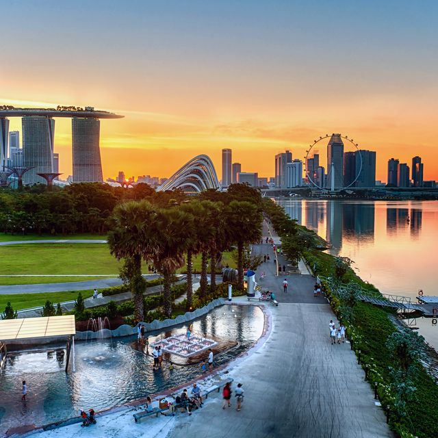 singapore, marina bay, sunset at marina bay, with view of the marina bay sands hotel and casino complex