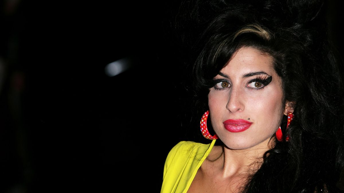 preview for Amy Winehouse on the red carpet in 2007