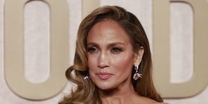 jennifer lopez wears a blowout curly hair style on the red carpet