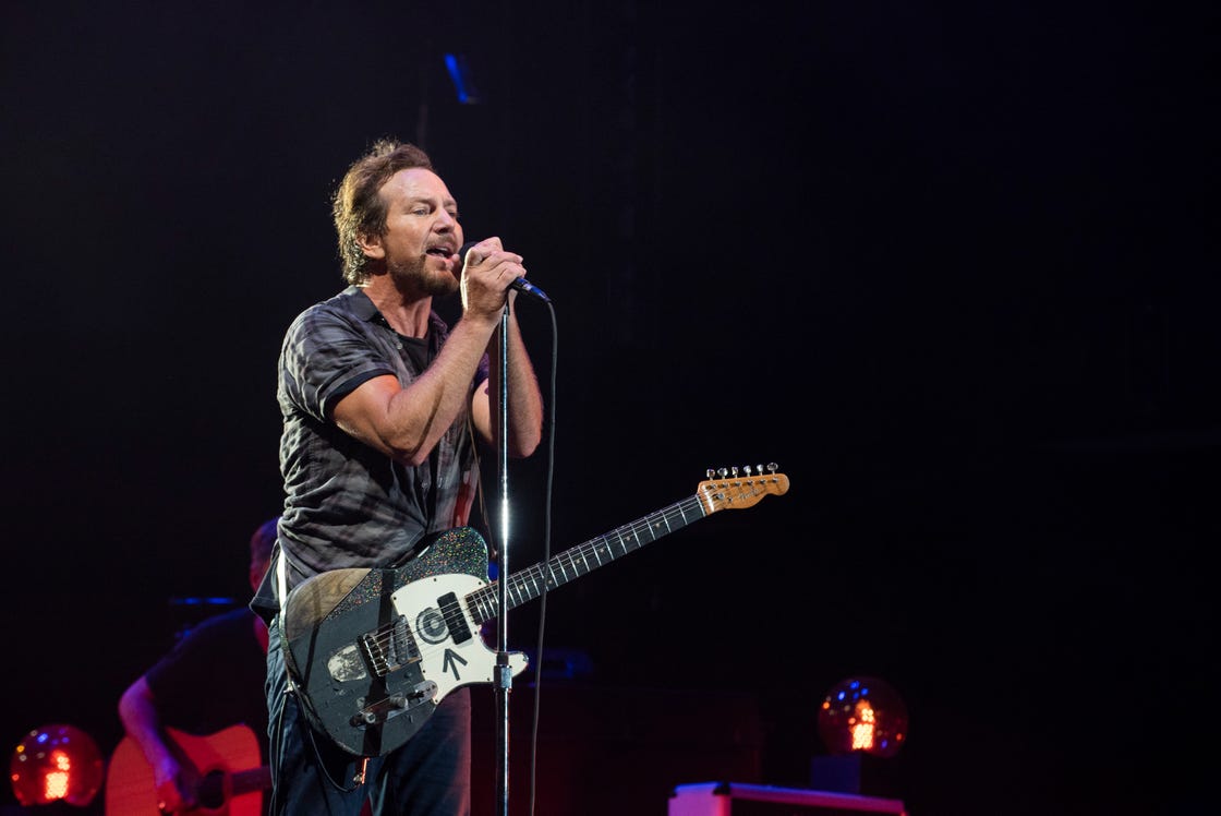 Eddie Vedder Reunited With Dutch Cyclist Who Gave Him a Ride Home 27 ...