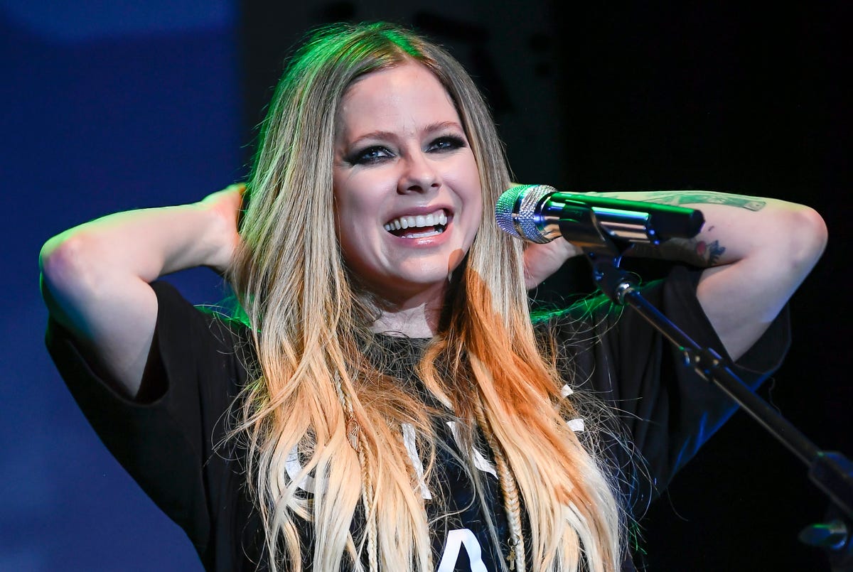 Is Avril Lavigne nou echt vervangen door een kloon?