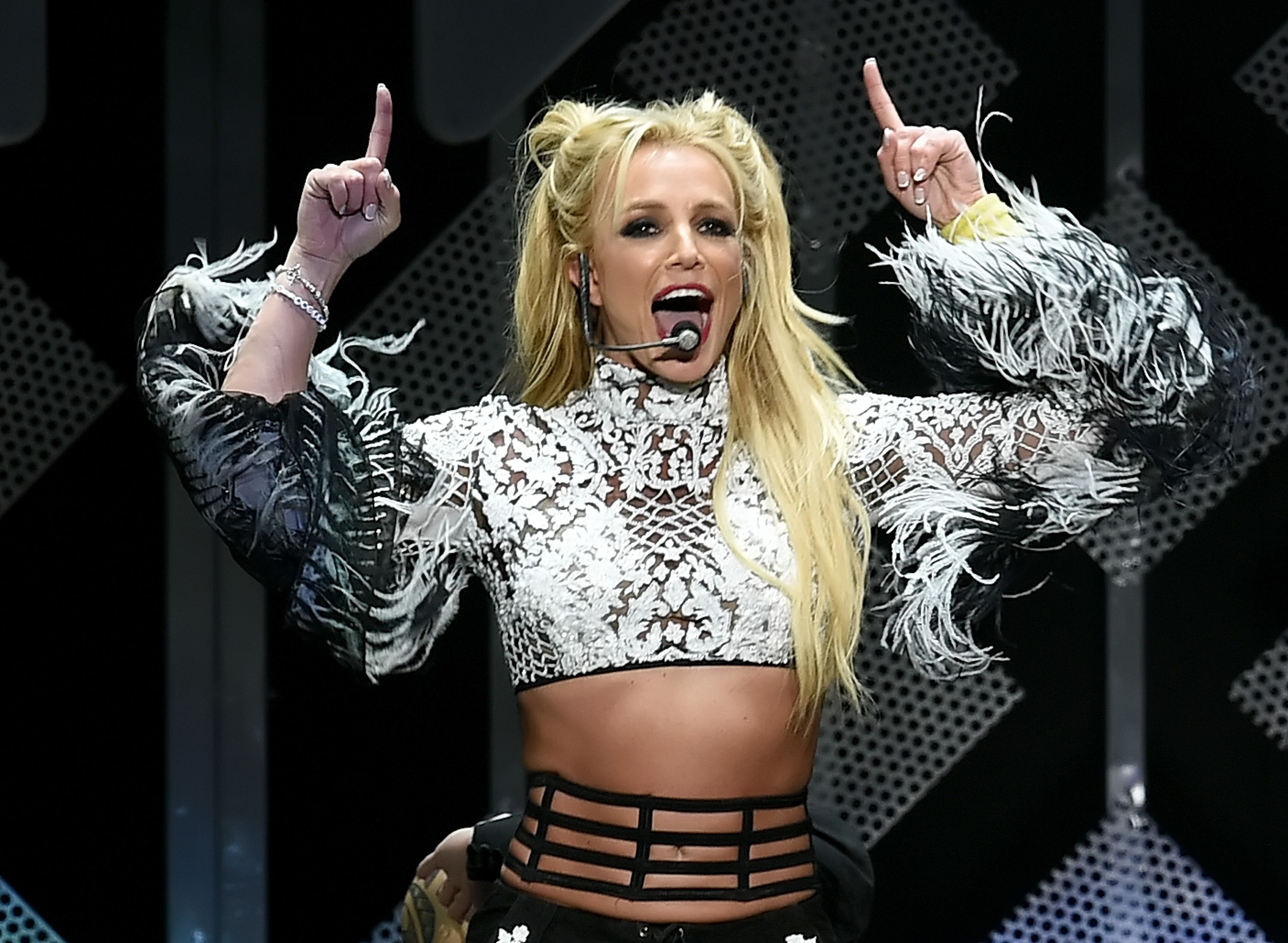 ブリトニー・スピアーズ/Britney　　綺麗 Britney Spears - Gimme More (Official HD Video) - YouTube