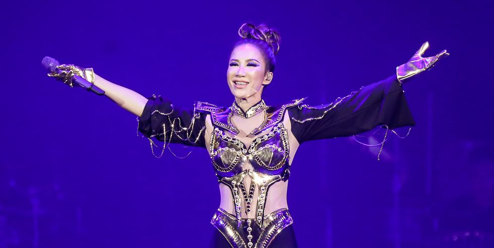 coco lee holds concert in taipei