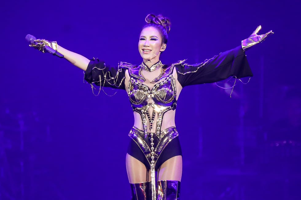 coco lee holds concert in taipei