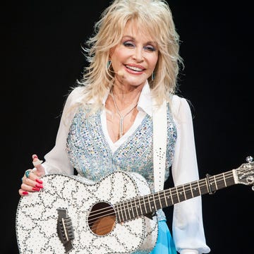 dolly parton performs at the agua caliente casino