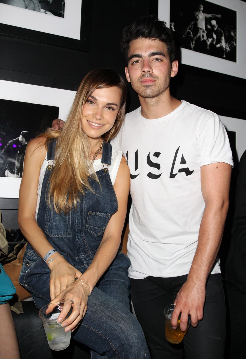 nylon x aloft hotels celebram a edição musical com capa estrela haim