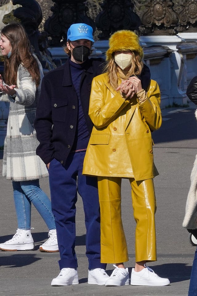 Justin bieber yellow raincoat clearance