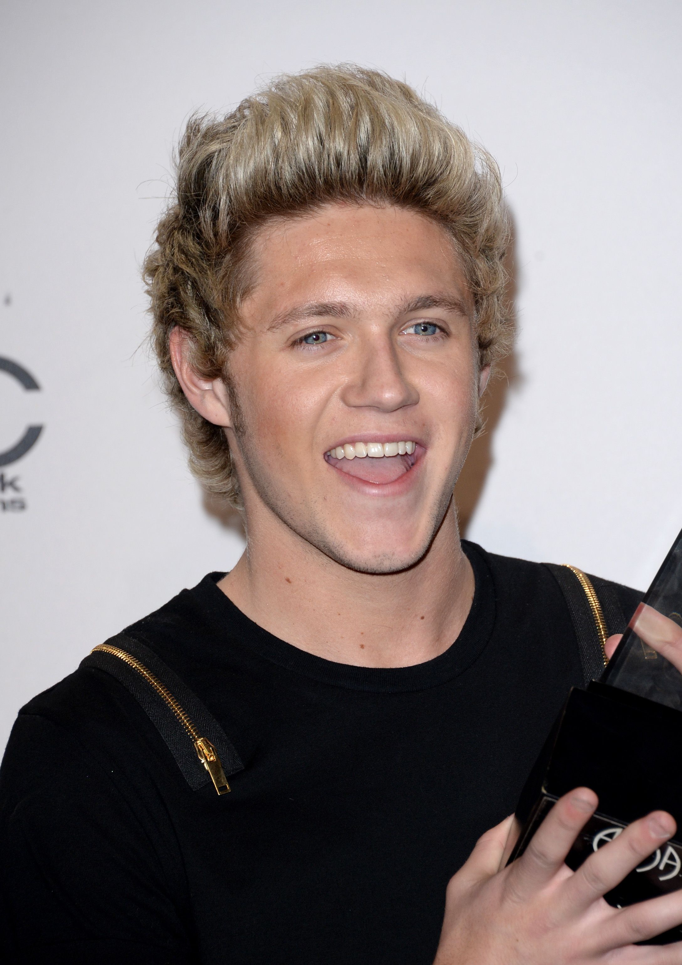 Niall Horan: Short Swept Back Quiff Hairstyle | Man For Himself