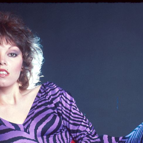 https://hips.hearstapps.com/hmg-prod/images/singer-pat-benatar-poses-for-a-portrait-in-november-1979-in-news-photo-1686849084.jpg?crop=0.402xw:0.589xh;0.109xw,0.00477xh&resize=1200:*