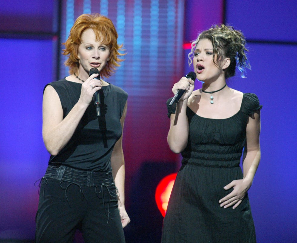 See Reba McEntire and Kelly Clarkson's First Duet on American Idol