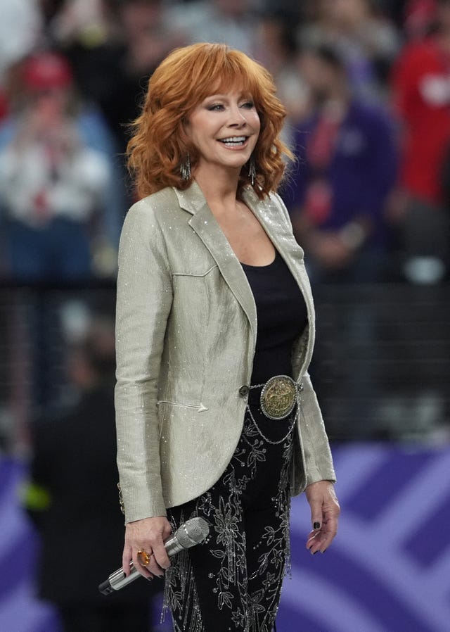 reba mcentire amfoot superbowl chiefs 49ers
