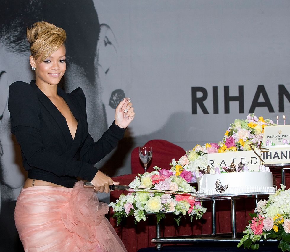 rihanna promotes "rated r" in seoul