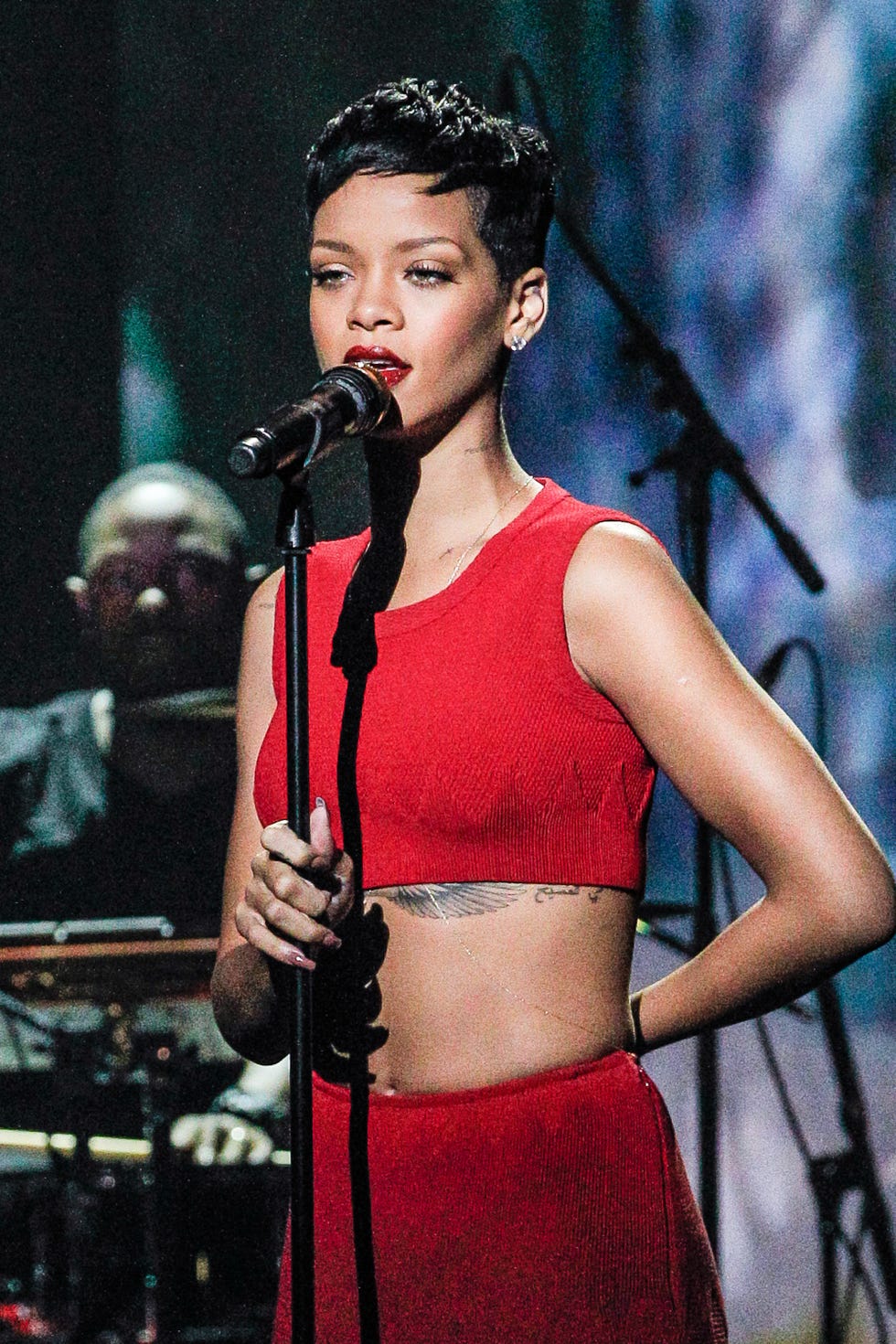 See Rihanna's New Pixie Cut - Rihanna 2021 Pixie Cut Photos