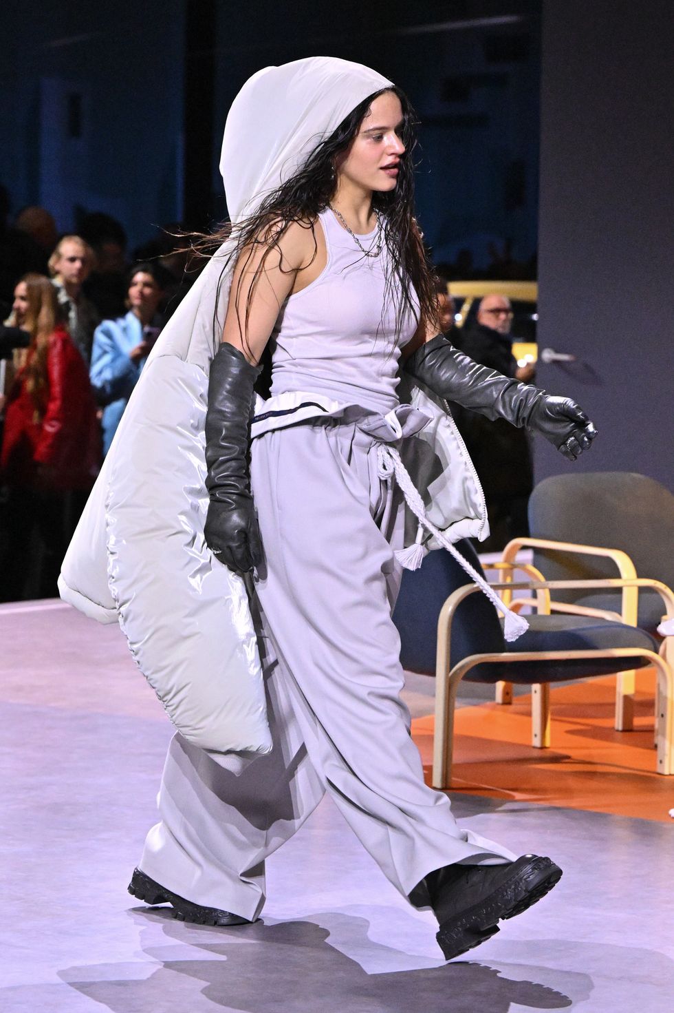 Rosalía arrasa en el desfile de Louis Vuitton en París