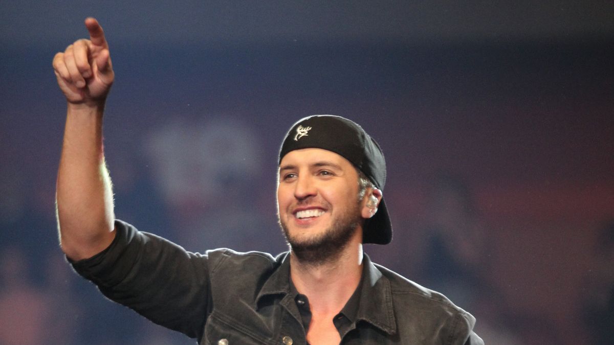 preview for Luke Bryan Can Barely Keep It Together In This Chopping Onion Challenge