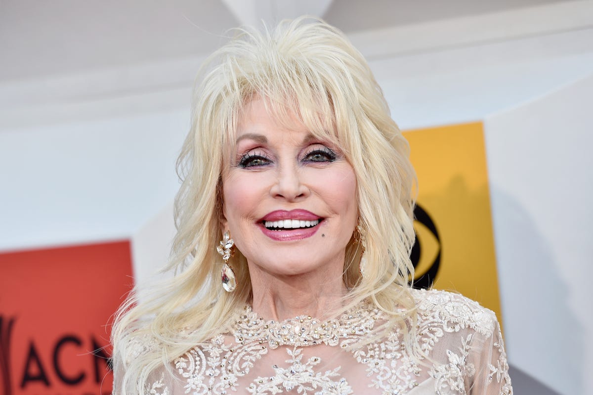 Dolly Parton Reveals Why She Always Sleeps With Her Makeup On